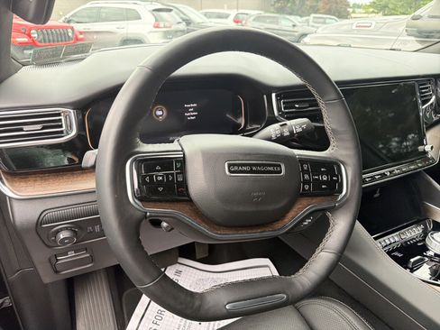 Certified 2025 Jeep Grand Wagoneer 4WD image 19