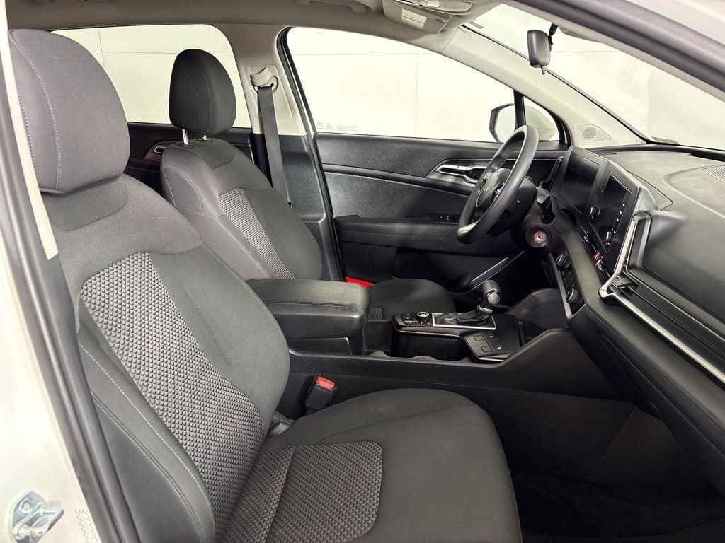 Used 2024 Kia Sportage LX AWD/4WD image 14