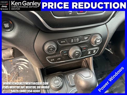 Used 2019 Jeep Cherokee Latitude Plus w/ Cold Weather Group image 16