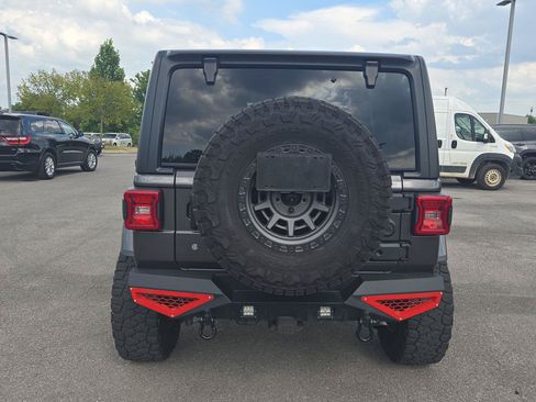 Used 2018 Jeep Wrangler Unlimited Sahara AWD/4WD image 6