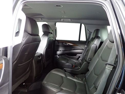 Used 2019 Cadillac Escalade 4WD image 36