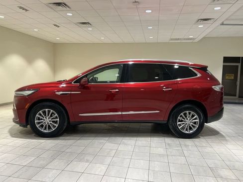 Used 2024 Buick Enclave Essence FWD image 2