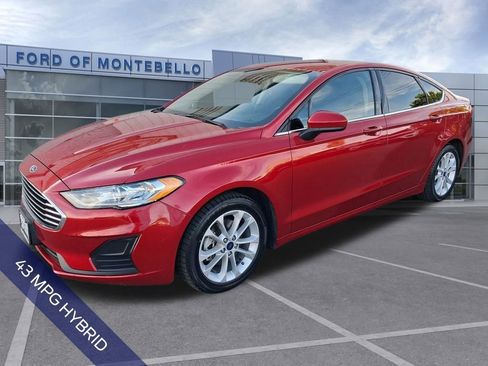 Used 2020 Ford Fusion SE image 2