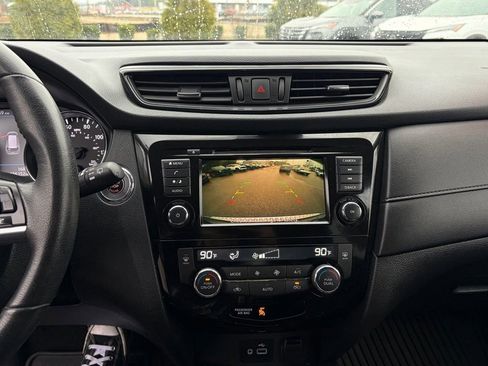 Used 2019 Nissan Rogue SV image 21