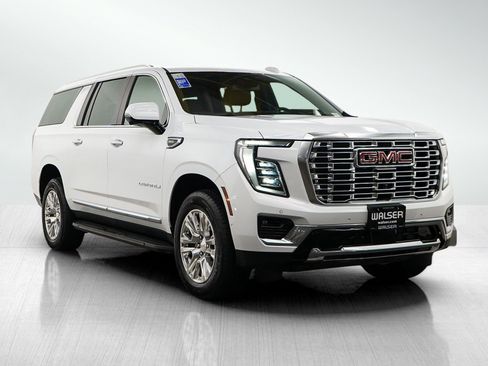 Used 2025 GMC Yukon XL Denali AWD/4WD image 7