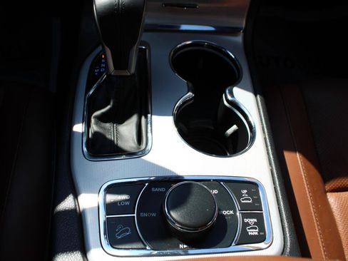 Used 2019 Jeep Grand Cherokee Summit AWD/4WD image 29