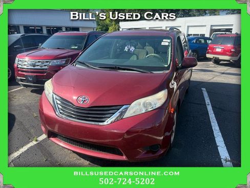 Used 2012 Toyota Sienna LE image 1