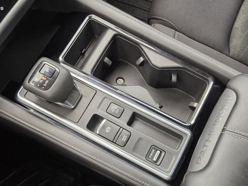 Used 2022 Nissan Pathfinder SV image 23