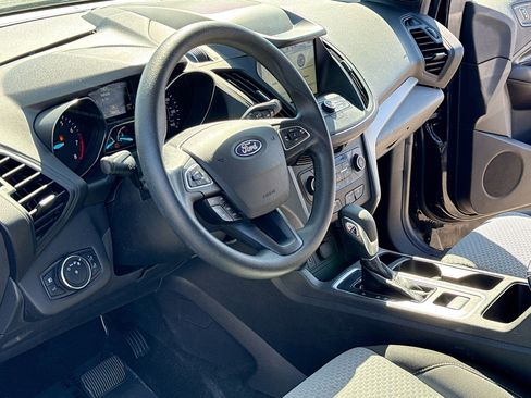 Used 2019 Ford Escape SE image 4