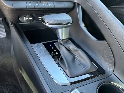 Used 2025 Hyundai Elantra SE image 15