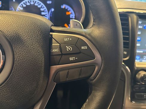 Used 2017 Jeep Grand Cherokee Altitude image 38