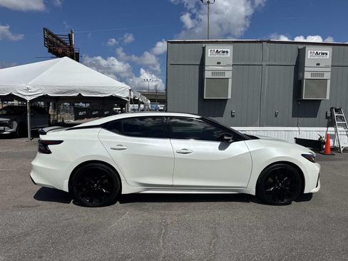 Used 2023 Nissan Maxima SR w/ Sport Mat Group FWD image 11