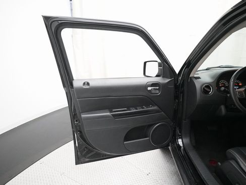 Used 2016 Jeep Patriot High Altitude image 26