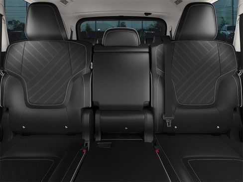 New 2026 INFINITI QX80 Luxe image 8