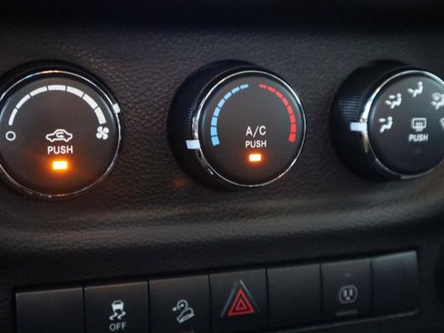 Used 2015 Jeep Wrangler Unlimited Sahara w/ Connectivity Group AWD/4WD image 67