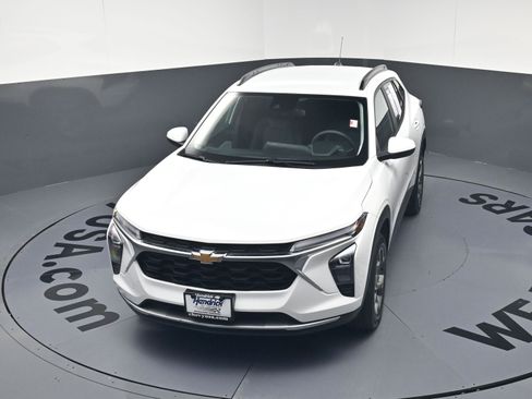 Certified 2025 Chevrolet Trax LT image 30