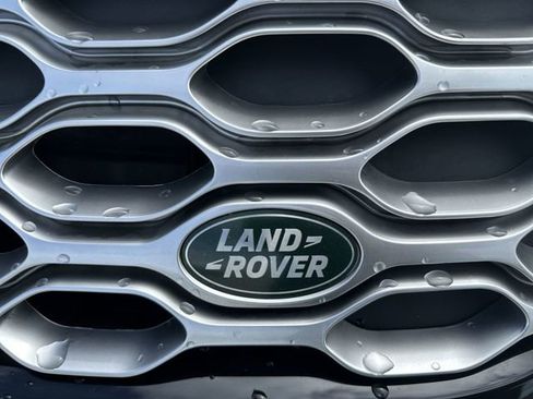 Used 2025 Land Rover Discovery S image 10