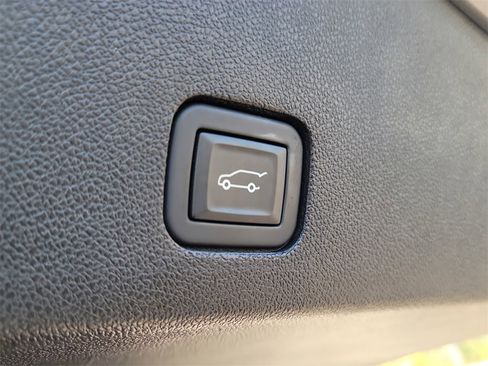 Used 2024 Cadillac XT6 Premium Luxury w/ Technology Package image 9