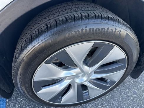 Used 2020 Tesla Model Y Long Range image 11