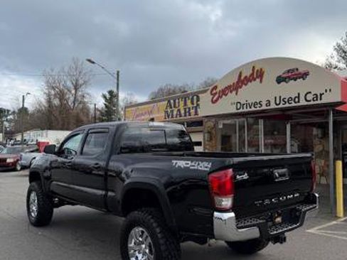 Used 2019 Toyota Tacoma SR5 image 5