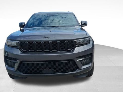 Used 2023 Jeep Grand Cherokee Altitude AWD/4WD image 8