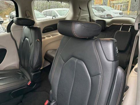 Used 2020 Chrysler Pacifica Touring-L Plus w/ Advanced Safetytec Group image 26