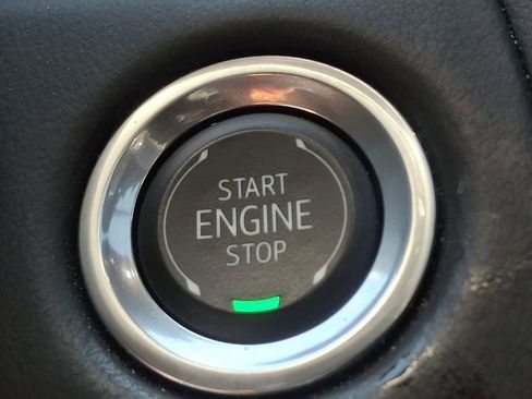 Used 2024 GMC Yukon SLT w/ SLT Premium Package image 26