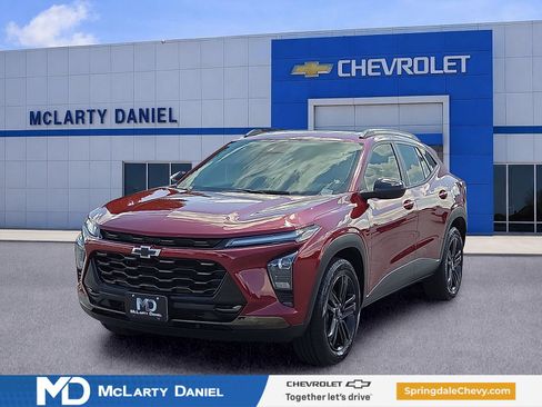 Used 2024 Chevrolet Trax ACTIV w/ Sunroof Package FWD image 2