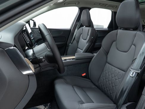 New 2026 Volvo XC60 B5 Plus w/ Climate Package image 13