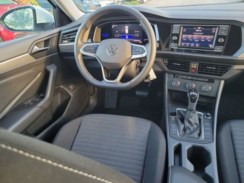 Used 2022 Volkswagen Jetta S image 10