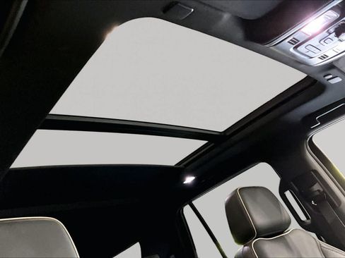 Used 2023 Chevrolet Tahoe Premier AWD/4WD image 13