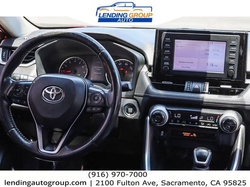 Used 2019 Toyota RAV4 XLE Premium image 12