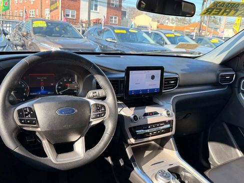 Used 2024 Ford Explorer XLT w/ Equipment Group 202A image 18