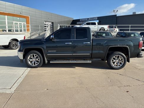 Used 2018 GMC Sierra 1500 SLT w/ SLT Premium Package image 2