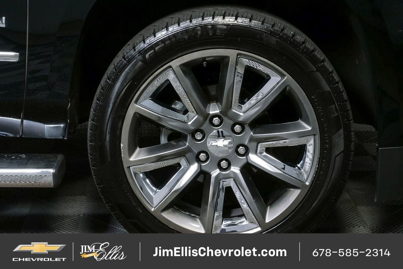 Used 2018 Chevrolet Suburban LT w/ LT Signature Package RWD image 42