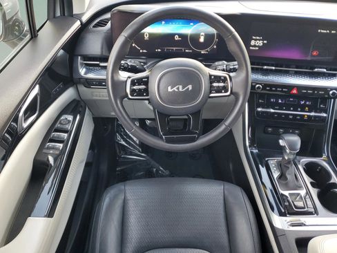 Certified 2023 Kia Carnival SX Prestige image 12