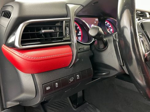 Used 2019 Toyota Camry XSE image 24