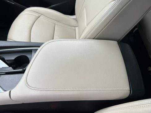 Used 2019 Buick Enclave Essence FWD image 24