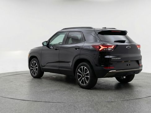 Used 2025 Chevrolet TrailBlazer LT image 6