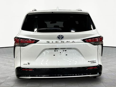 Used 2023 Toyota Sienna Platinum AWD/4WD image 5