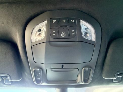 New 2027 Chrysler Pacifica Pinnacle w/ Theater Group FWD image 18