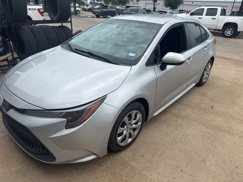 Used 2020 Toyota Corolla LE FWD image 2