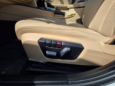 Used 2018 BMW 320i Sedan w/ Convenience Package image 22