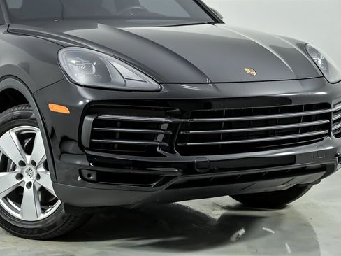 Used 2023 Porsche Cayenne AWD/4WD image 3