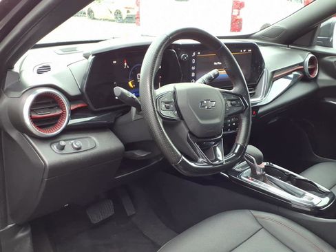 Used 2024 Chevrolet Trax RS w/ Driver Confidence Package FWD image 9