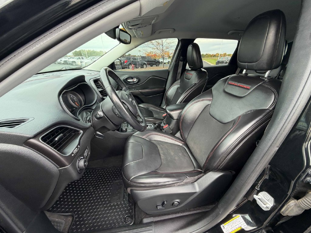 Used 2019 Jeep Cherokee Trailhawk w/ Cold Weather Group AWD/4WD image 18