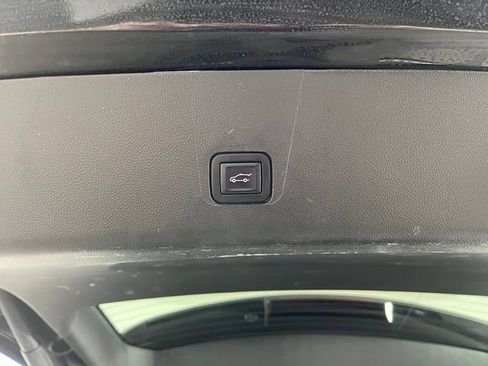 Used 2021 Chevrolet Traverse LT AWD/4WD image 39