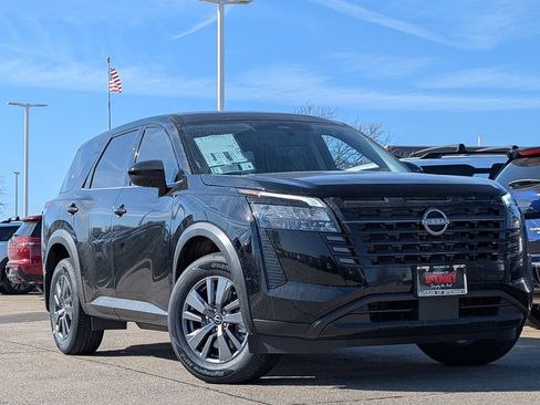 New 2026 Nissan Pathfinder S image 2