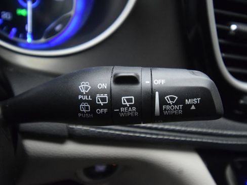 Used 2023 Chrysler Pacifica Touring-L AWD/4WD image 37