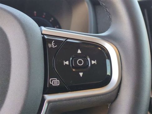 New 2025 Volvo XC90 B5 Core w/ Protection Package Premier image 17